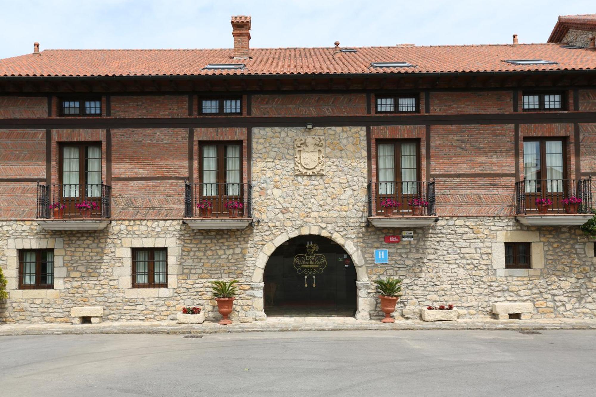 Hotel Casona Los Caballeros Santillana del Mar Bagian luar foto