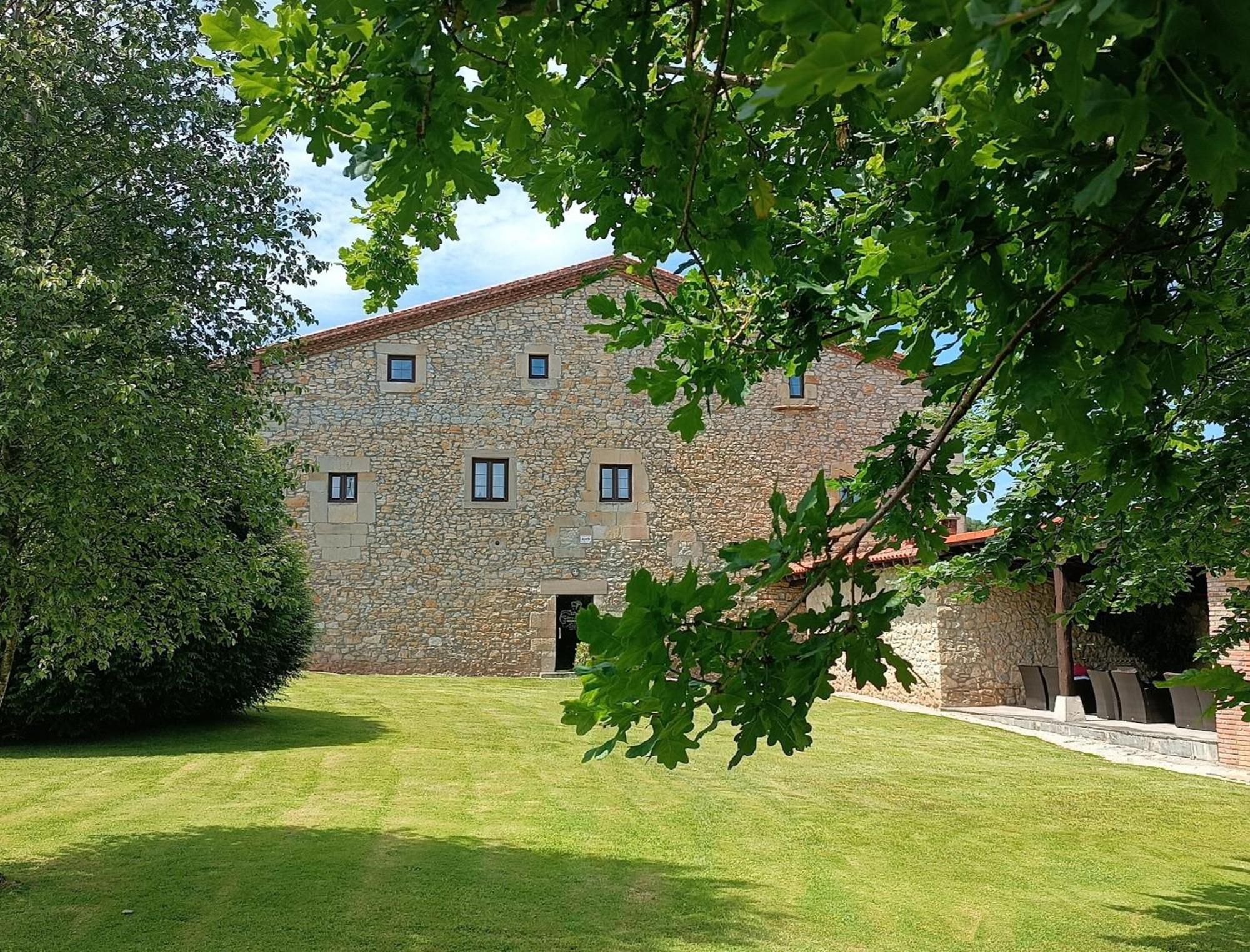 Hotel Casona Los Caballeros Santillana del Mar Bagian luar foto