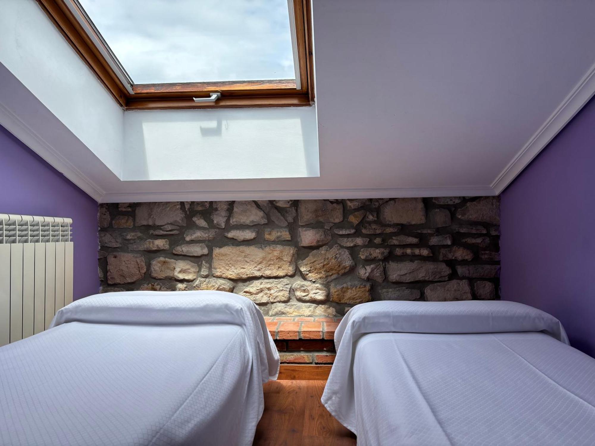 Hotel Casona Los Caballeros Santillana del Mar Bagian luar foto