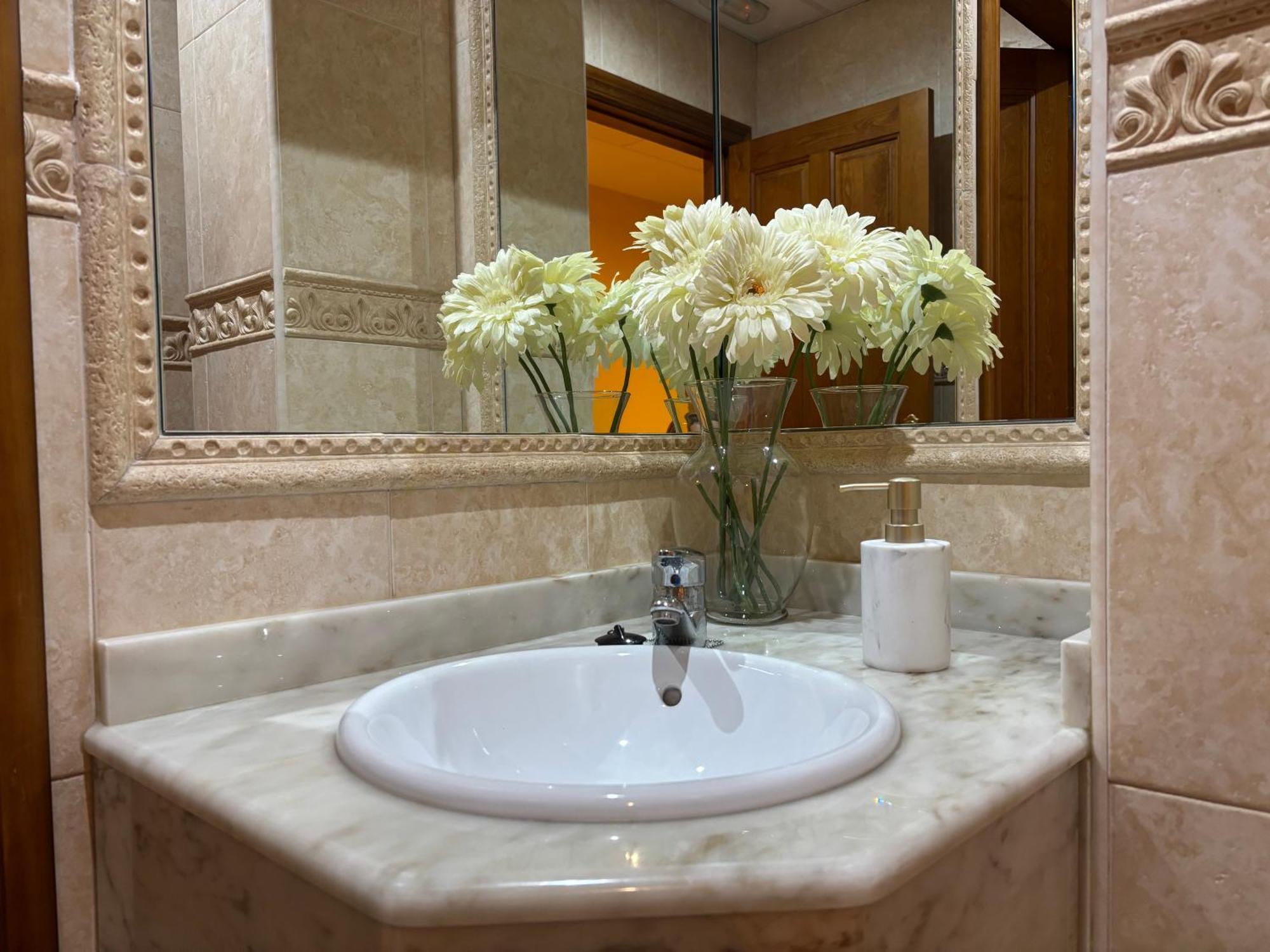Hotel Casona Los Caballeros Santillana del Mar Bagian luar foto